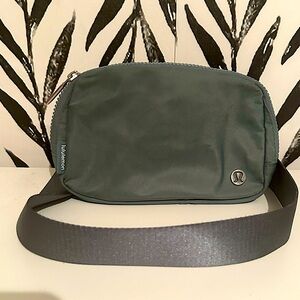 Lululemon everywhere belt bag 1L